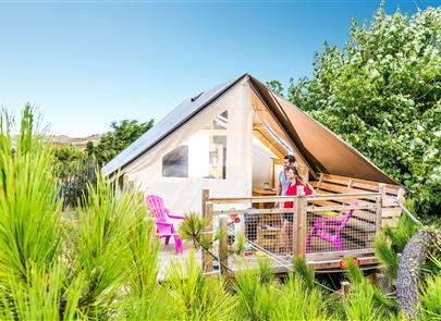 Vermietung von möblierten Zelten mit 2 und 3 Schlafzimmern in Saint Hilaire de Riez - Camping pomme de pin