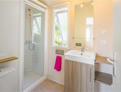 Cottage Luxe 6 people in a 4 star campsite La Pomme de Pin in Saint Hilaire de Riez in Vendée