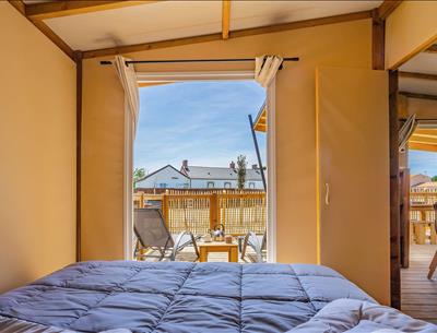 Luxury tente in Vendée with covered swimming pool