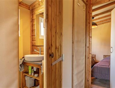 Luxury tente in Vendée with covered swimming pool