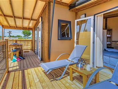 Luxury tente in Vendée with covered swimming pool