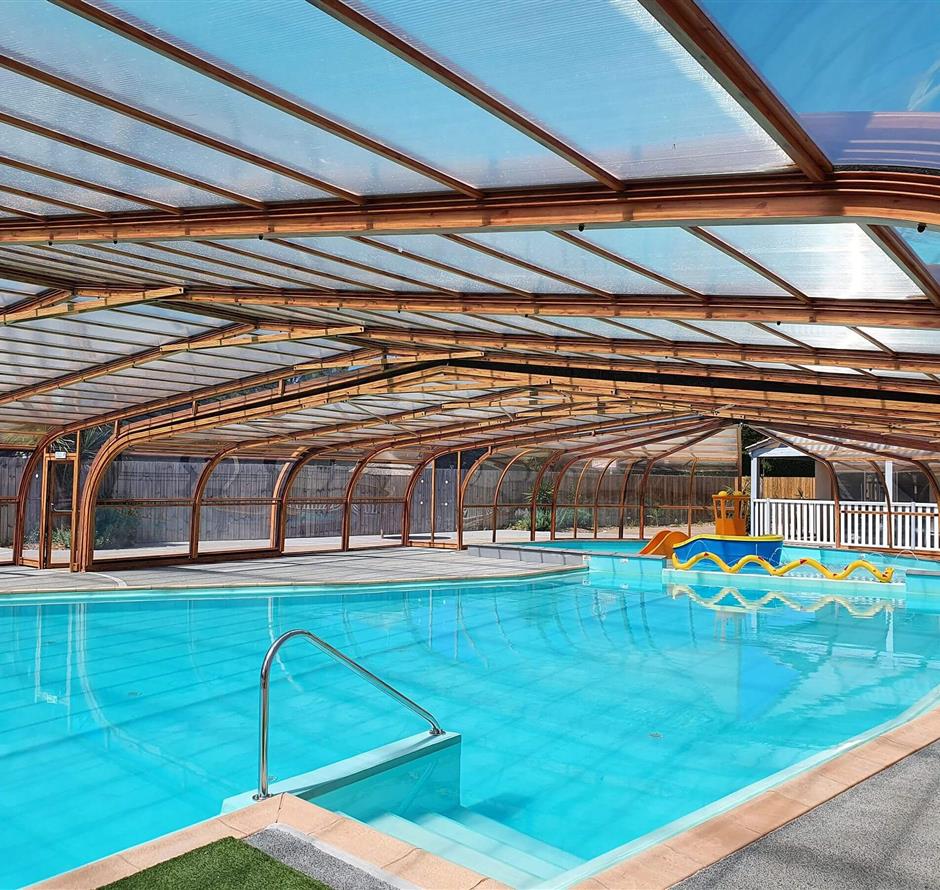 Campingplatz mit überdachtem Pool in St. Hilaire de Riez - Camping pomme de pin