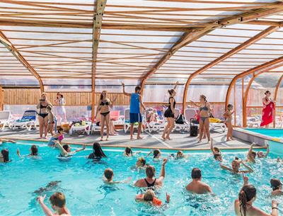 Aquagymunterricht im beheizten Innenpool