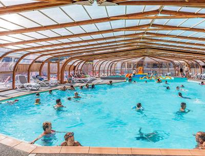 Wasserbereich mit beheiztem Innenpool