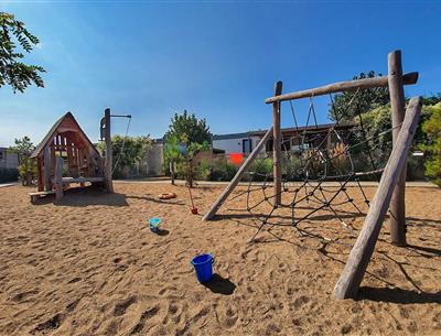 Spielplatz mit Kletternetz