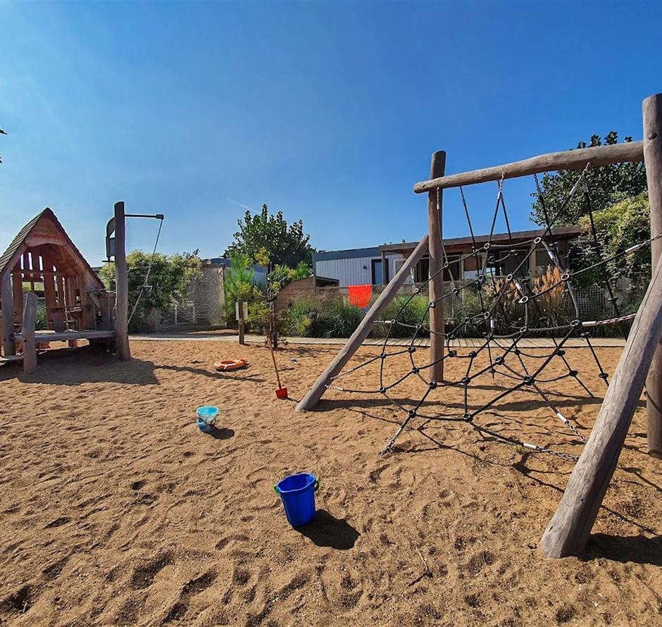 Spielplatz mit Kletternetz - Camping pomme de pin