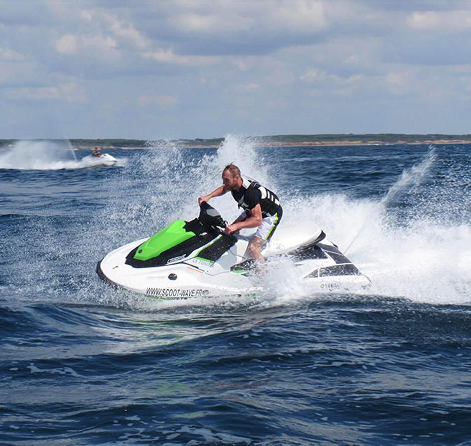 jet-ski in les Sables d'Olonne in Vendée - Camping pomme de pin