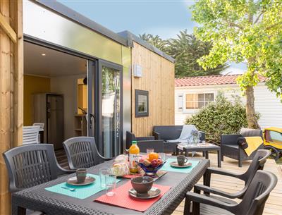 Luxury cottage in Vendée with covered swimming pool