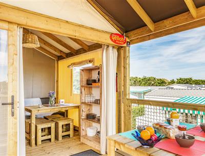 tent full equiped- seaside campsite- vendée- yelloh village