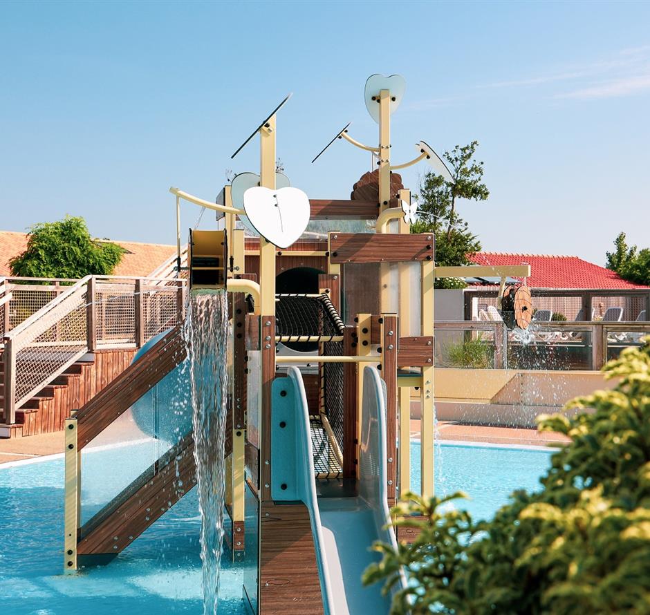 Spiele im Planschbecken im Freien, Camping St. Hilaire de Riez - Camping pomme de pin