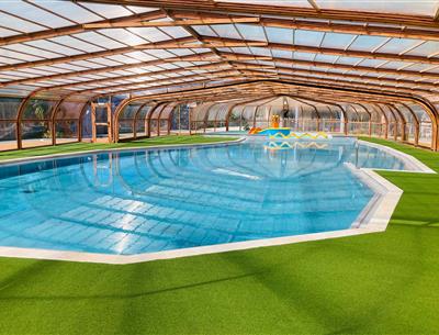Campingplatz mit überdachtem Pool in St. Hilaire de Riez