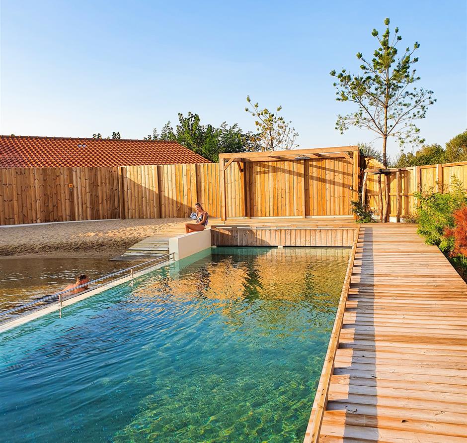 Lagune mit Sonnenterrasse - Camping pomme de pin