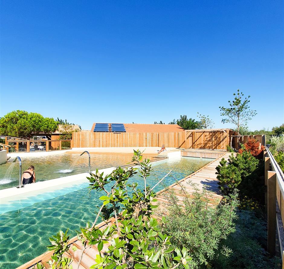 Lagune mit Schwimmbahn und Wellnessbereich  - Camping pomme de pin