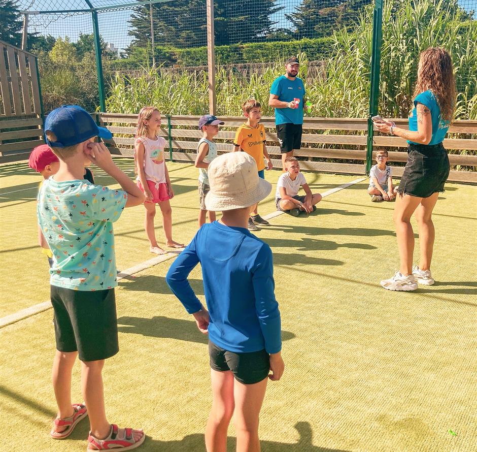 Sportliche Aktivitäten im Miniclub  - Camping pomme de pin