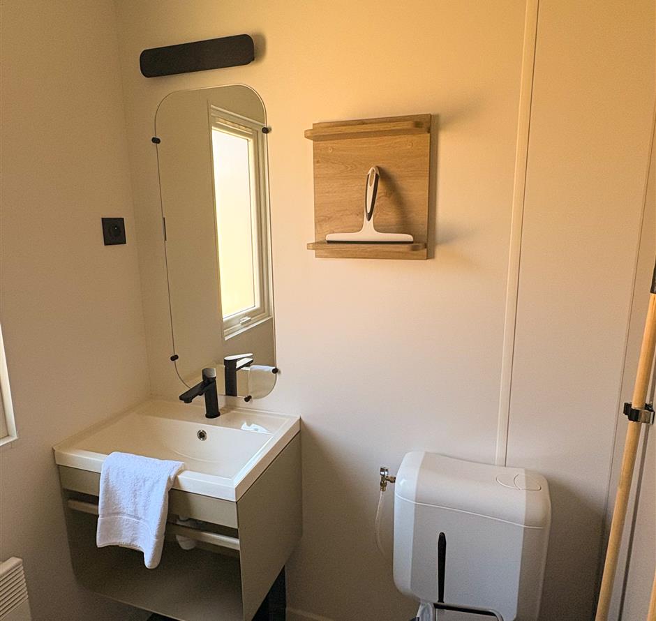 Luxuriöses und helles Badezimmer auf einem Campingplatz in St-Hilaire-de-Riez - Camping pomme de pin